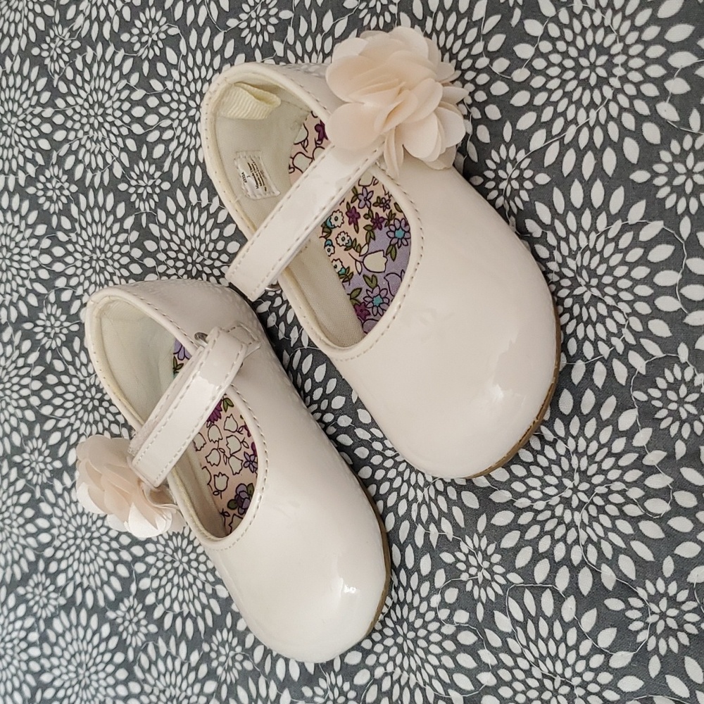 Baby Deer size 3 patent leather shoes